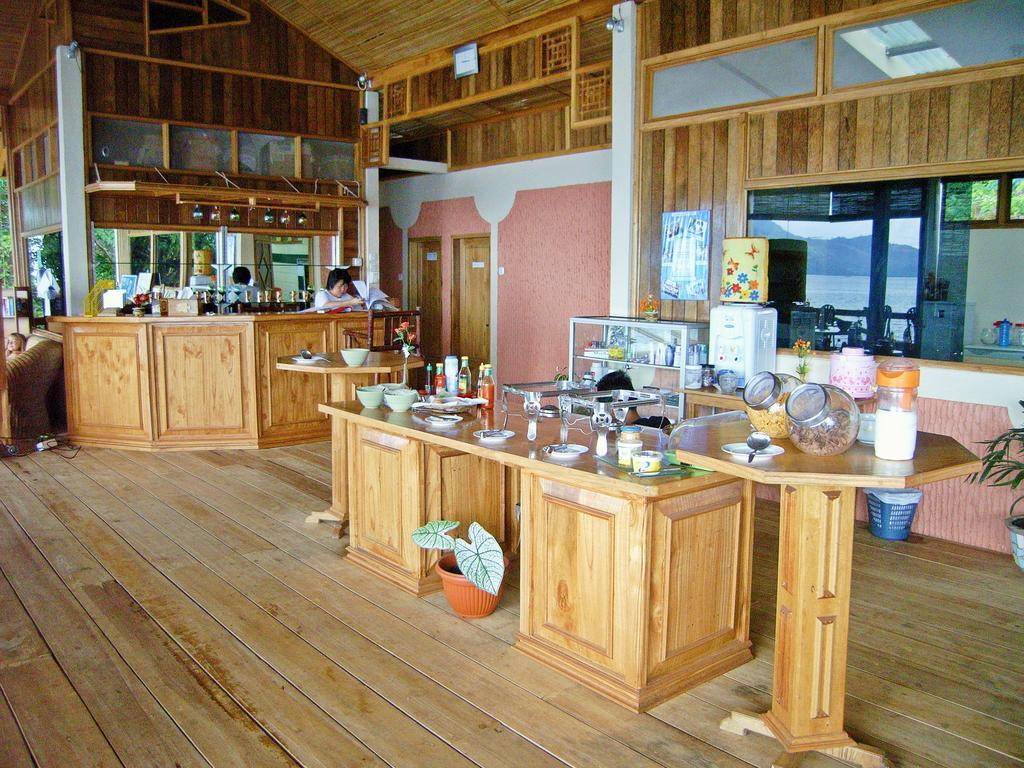 Bunaken Divers Sea Breeze Resort מראה חיצוני תמונה
