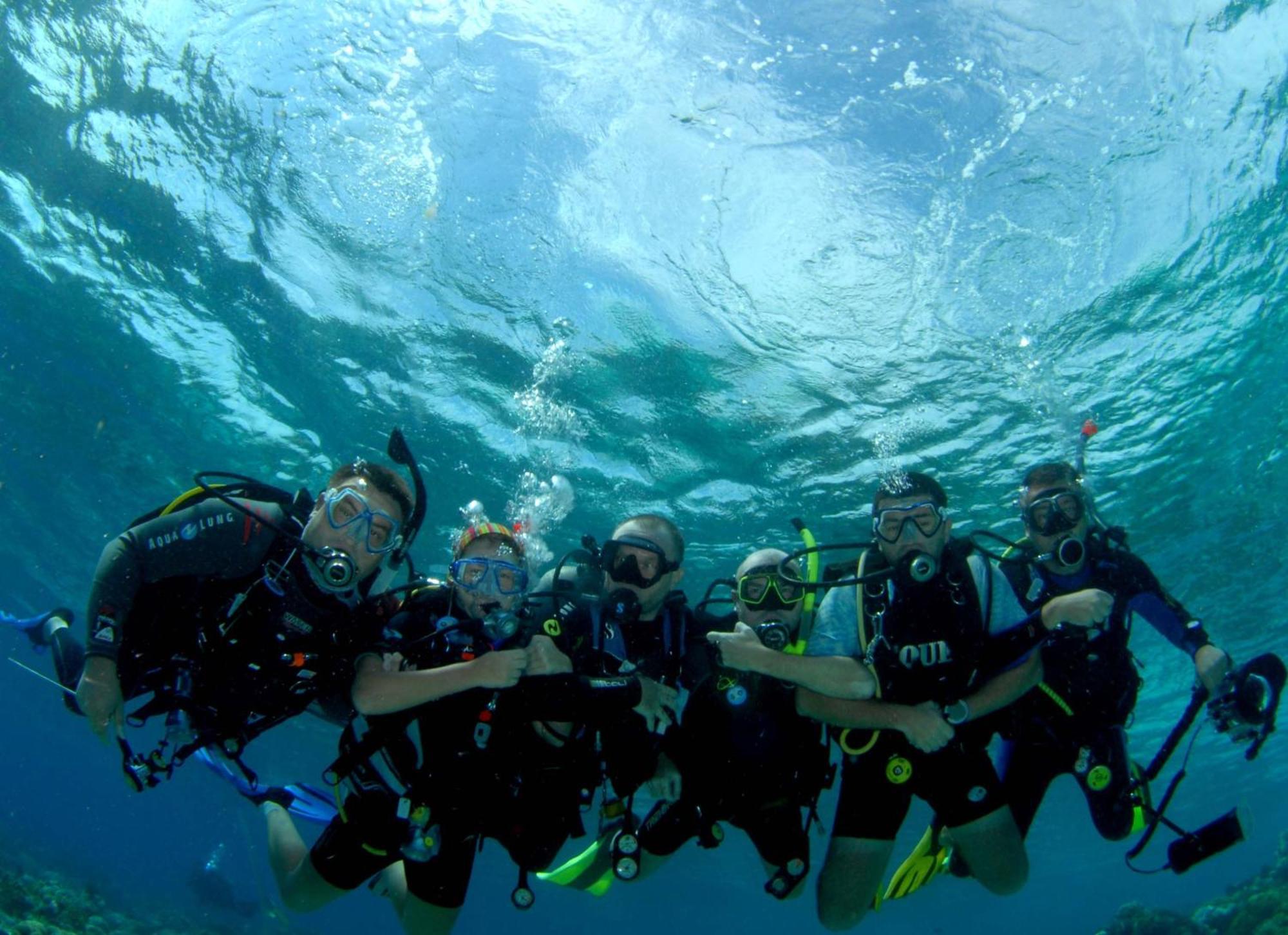 Bunaken Divers Sea Breeze Resort מראה חיצוני תמונה