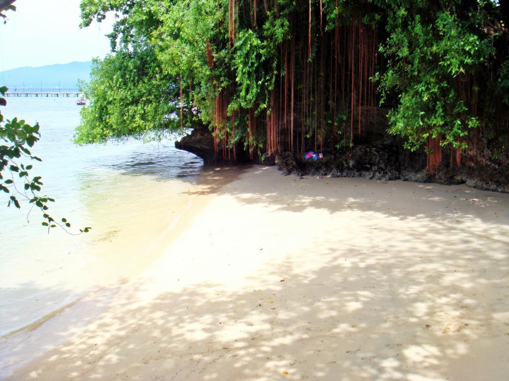 Bunaken Divers Sea Breeze Resort מראה חיצוני תמונה